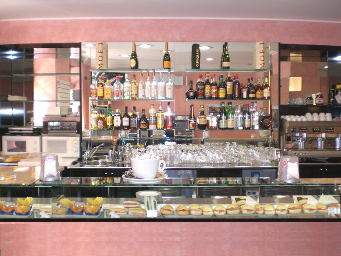 Banchi bar, i piu' grandi produttori di banchi bar, banconi frigo ... Como vendesi lavabo acciaio bar